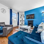 Balcony Blue Theme 1 Bedroom Central London Luxury Flat Near Hyde Park! Accommodates Up To 6! Double Sofa Bed And Next To Station!