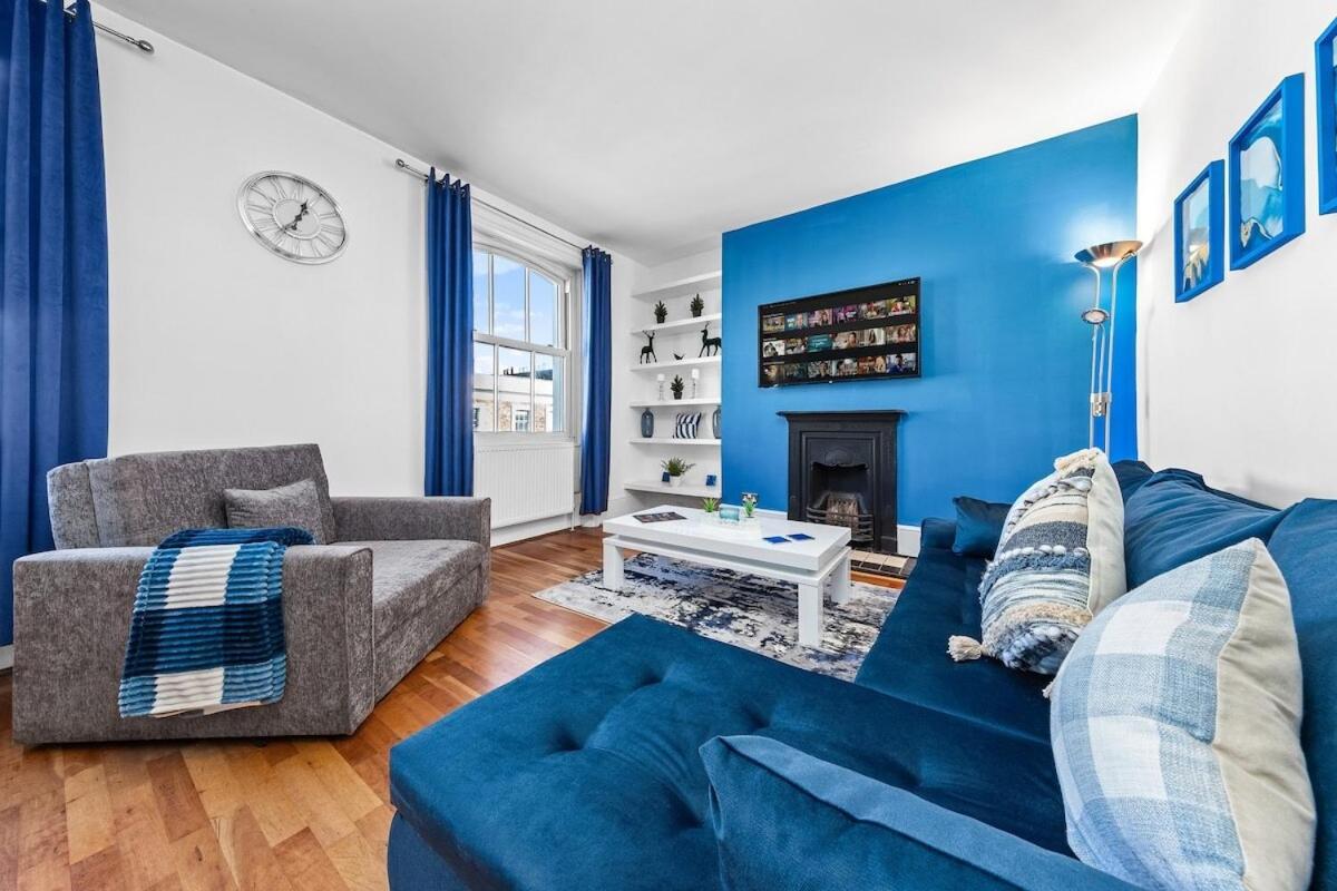 Apartment Balcony Blue Theme 1 Bedroom Luxury Flat Near Hyde Park! Accommodates Up To 6! Double Sofa Bed And Next To Station! *