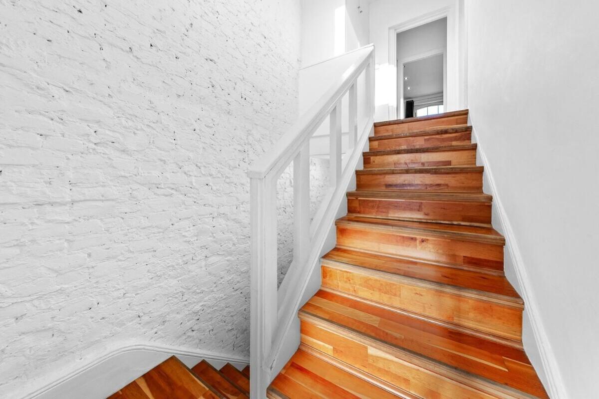 Balcony Blue Theme 1 Bedroom Luxury Flat Near Hyde Park! Accommodates Up To 6! Double Sofa Bed And Next To Station! Apartment London