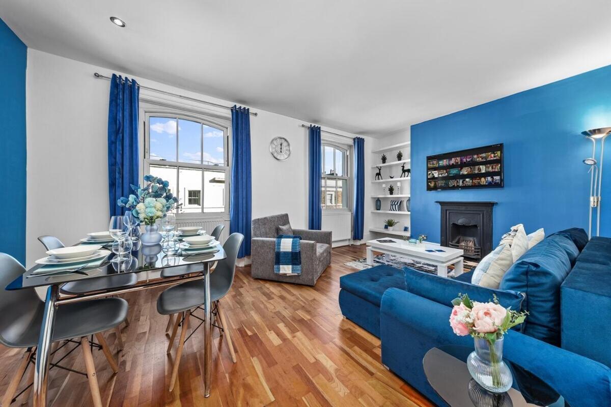 Balcony Blue Theme 1 Bedroom Luxury Flat Near Hyde Park! Accommodates Up To 6! Double Sofa Bed And Next To Station! Apartment London