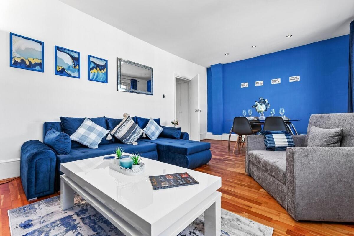 Balcony Blue Theme 1 Bedroom Luxury Flat Near Hyde Park! Accommodates Up To 6! Double Sofa Bed And Next To Station! Apartment London